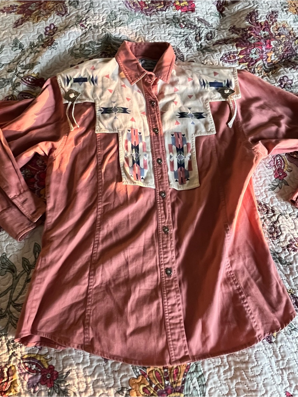 Vintage Women’s Wrangler Southwestern Aztec Cowboy Tshirt Medium Button Down 128 - Picture 2 of 10